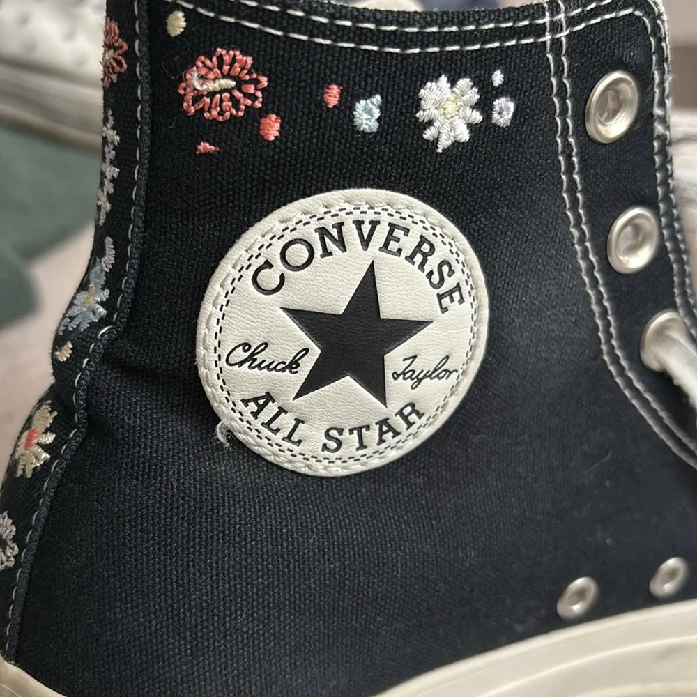 Converse CTAS Lift  Hi Platform Embroidered Floral Women's Sz‎ 9